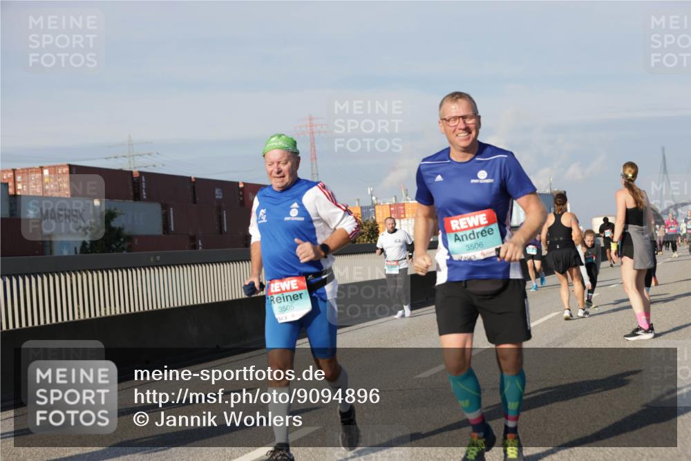 03.10.2025 - Köhlbrandbrückenlauf Jannik Wohlers http://msf.ph/oto/9094896 03.10.2025 10:01:16 Position 3 3505, 3506 meine-sportfotos.de