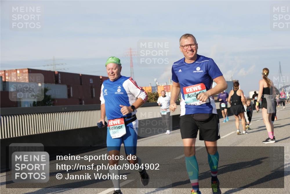 03.10.2025 - Köhlbrandbrückenlauf Jannik Wohlers http://msf.ph/oto/9094902 03.10.2025 10:01:16 Position 3 17, 3505, 350 meine-sportfotos.de