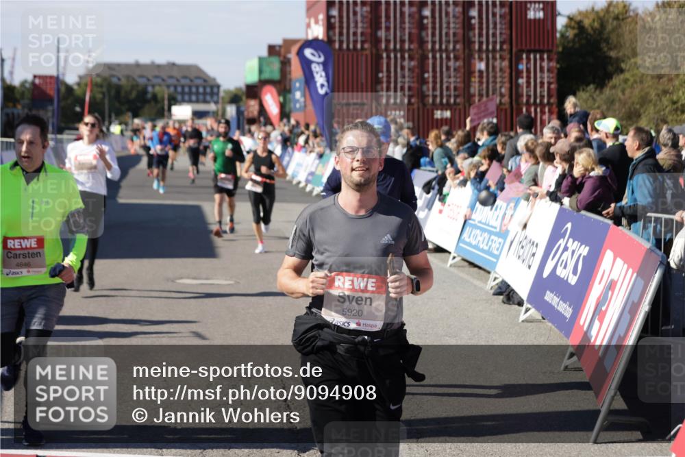 03.10.2025 - Köhlbrandbrückenlauf Jannik Wohlers http://msf.ph/oto/9094908 03.10.2025 13:20:45 Ziel 4476, 4646, 4709, 5480, 5488, 5774, 5918, 5920, 6703, 6777, 6807 meine-sportfotos.de