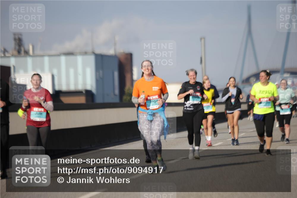 03.10.2025 - Köhlbrandbrückenlauf Jannik Wohlers http://msf.ph/oto/9094917 03.10.2025 10:13:03 Position 3 2338 meine-sportfotos.de