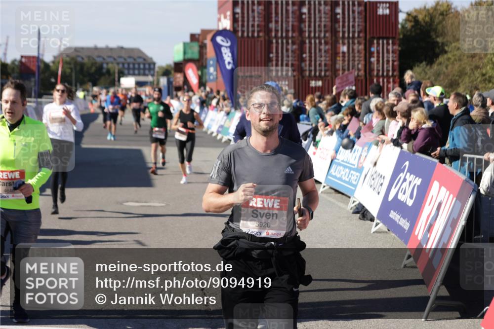 03.10.2025 - Köhlbrandbrückenlauf Jannik Wohlers http://msf.ph/oto/9094919 03.10.2025 13:20:45 Ziel 4476, 4646, 4709, 5480, 5488, 5774, 5918, 5920, 6703, 6777, 6807 meine-sportfotos.de