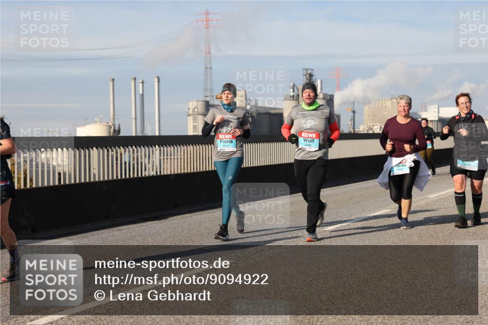 03.10.2025 - Köhlbrandbrückenlauf Lena Gebhardt http://msf.ph/oto/9094922 03.10.2025 10:09:30 Position 2 2212, 247, 2365, 2436, 2116 meine-sportfotos.de