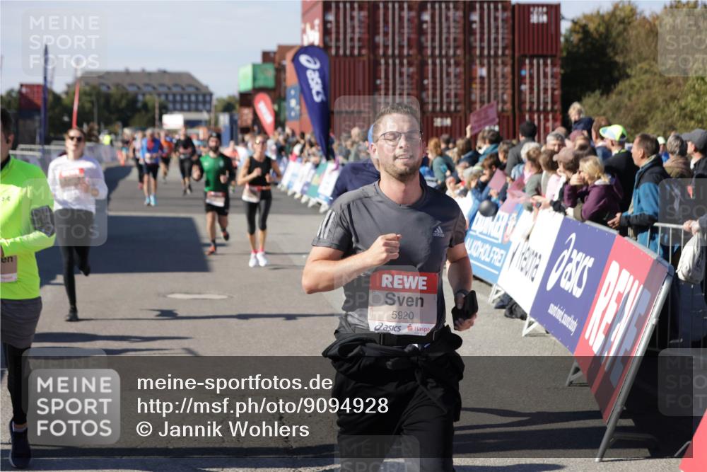 03.10.2025 - Köhlbrandbrückenlauf Jannik Wohlers http://msf.ph/oto/9094928 03.10.2025 13:20:45 Ziel 4476, 4646, 4709, 5480, 5488, 5774, 5918, 5920, 6703, 6777, 6807 meine-sportfotos.de