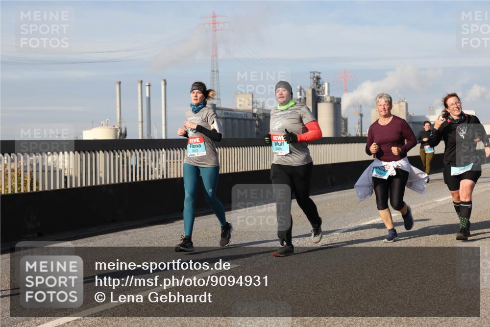03.10.2025 - Köhlbrandbrückenlauf Lena Gebhardt http://msf.ph/oto/9094931 03.10.2025 10:09:30 Position 2 2212, 2365, 2436 meine-sportfotos.de