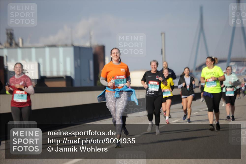 03.10.2025 - Köhlbrandbrückenlauf Jannik Wohlers http://msf.ph/oto/9094935 03.10.2025 10:13:03 Position 3 2338 meine-sportfotos.de