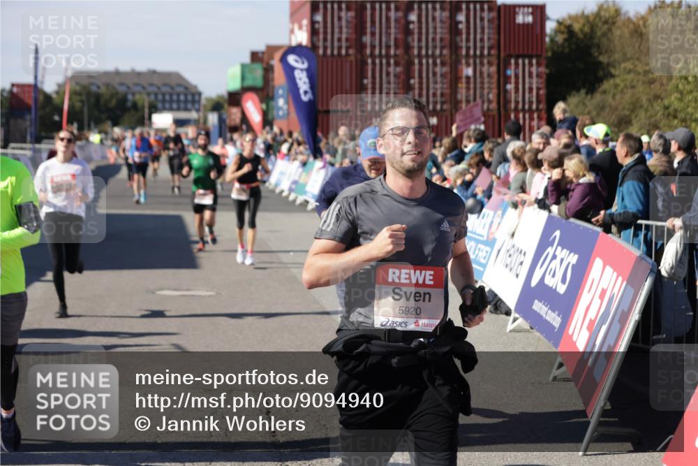 03.10.2025 - Köhlbrandbrückenlauf Jannik Wohlers http://msf.ph/oto/9094940 03.10.2025 13:20:45 Ziel 4476, 4646, 4709, 5480, 5488, 5774, 5918, 5920, 6703, 6777, 6807 meine-sportfotos.de