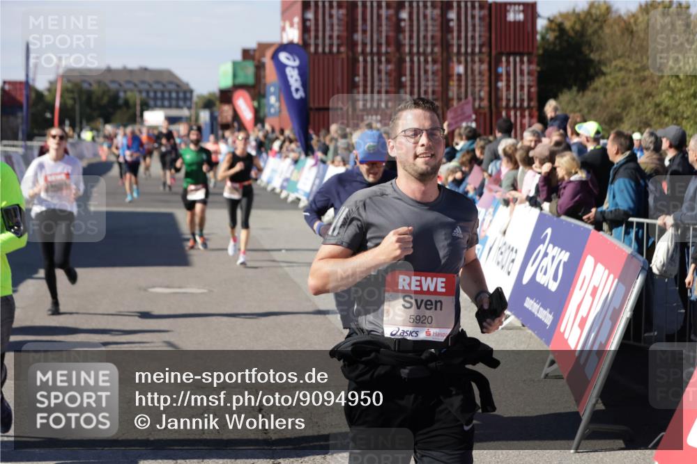 03.10.2025 - Köhlbrandbrückenlauf Jannik Wohlers http://msf.ph/oto/9094950 03.10.2025 13:20:45 Ziel 4476, 4646, 4709, 5480, 5488, 5774, 5918, 5920, 6703, 6777, 6807 meine-sportfotos.de