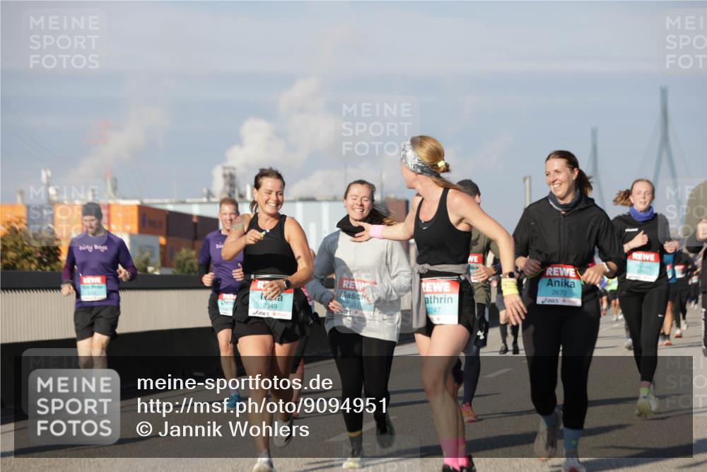 03.10.2025 - Köhlbrandbrückenlauf Jannik Wohlers http://msf.ph/oto/9094951 03.10.2025 10:01:19 Position 3 1831, 2349, 2247, 2670 meine-sportfotos.de
