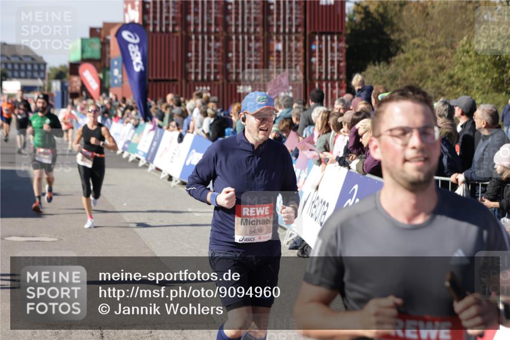 03.10.2025 - Köhlbrandbrückenlauf Jannik Wohlers http://msf.ph/oto/9094960 03.10.2025 13:20:46 Ziel 4476, 4646, 4709, 5480, 5488, 5774, 5918, 5920, 6703, 6777, 6807 meine-sportfotos.de