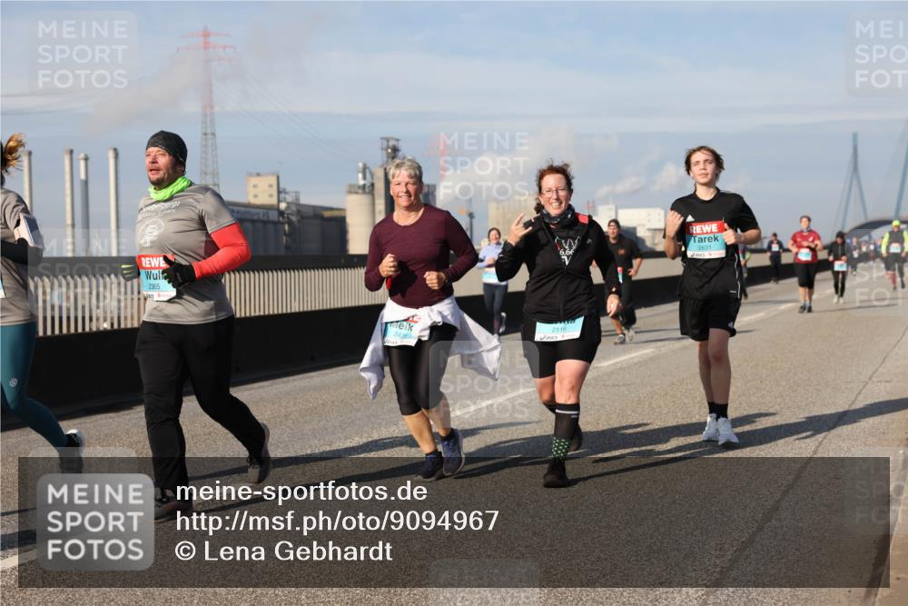 03.10.2025 - Köhlbrandbrückenlauf Lena Gebhardt http://msf.ph/oto/9094967 03.10.2025 10:09:31 Position 2 9, 2365, 2436, 2116, 2631 meine-sportfotos.de