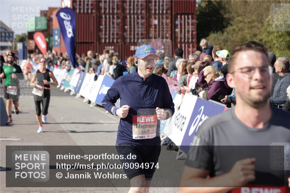 03.10.2025 - Köhlbrandbrückenlauf Jannik Wohlers http://msf.ph/oto/9094974 03.10.2025 13:20:46 Ziel 4476, 4646, 4709, 5480, 5488, 5774, 5918, 5920, 6703, 6777, 6807 meine-sportfotos.de