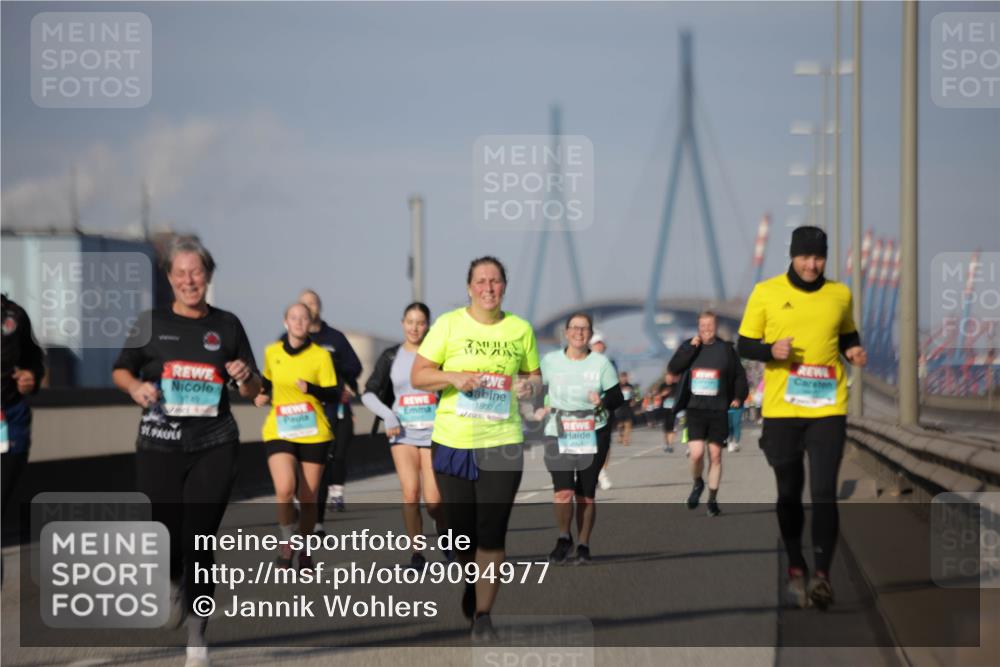 03.10.2025 - Köhlbrandbrückenlauf Jannik Wohlers http://msf.ph/oto/9094977 03.10.2025 10:13:07 Position 3 1800, 749 meine-sportfotos.de
