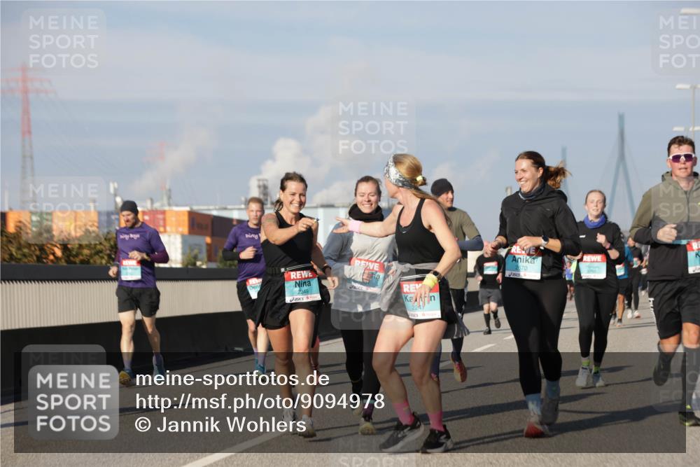 03.10.2025 - Köhlbrandbrückenlauf Jannik Wohlers http://msf.ph/oto/9094978 03.10.2025 10:01:19 Position 3 2349, 2670, 3765 meine-sportfotos.de