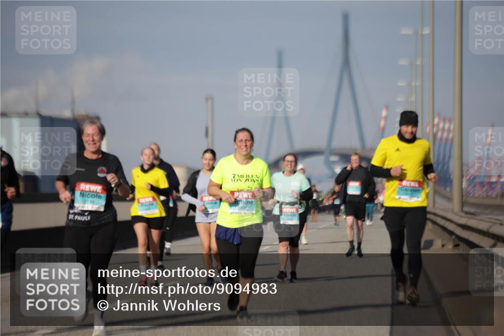 03.10.2025 - Köhlbrandbrückenlauf Jannik Wohlers http://msf.ph/oto/9094983 03.10.2025 10:13:07 Position 3 7, 1800, 2024 meine-sportfotos.de