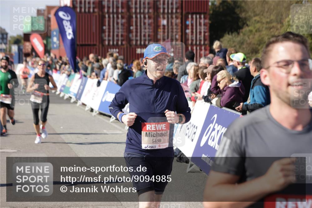 03.10.2025 - Köhlbrandbrückenlauf Jannik Wohlers http://msf.ph/oto/9094985 03.10.2025 13:20:46 Ziel 4476, 4646, 4709, 5480, 5488, 5774, 5918, 5920, 6703, 6777, 6807 meine-sportfotos.de