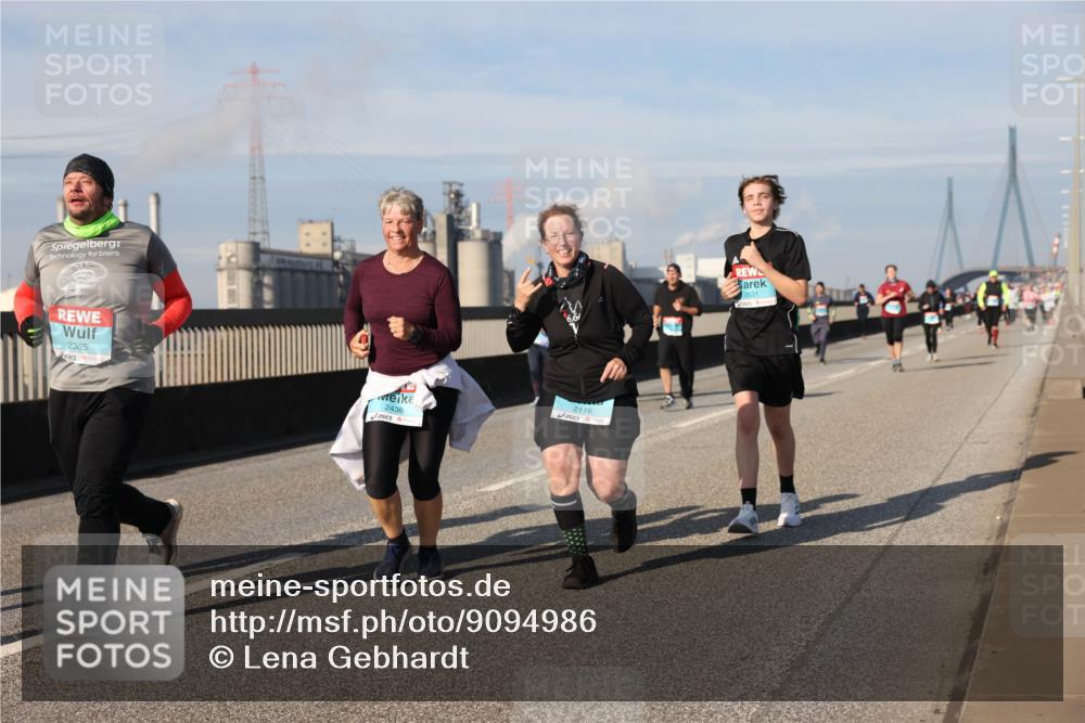 03.10.2025 - Köhlbrandbrückenlauf Lena Gebhardt http://msf.ph/oto/9094986 03.10.2025 10:09:31 Position 2 2365, 2116, 2436, 2631 meine-sportfotos.de