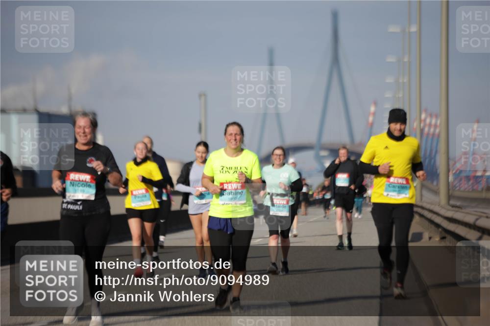 03.10.2025 - Köhlbrandbrückenlauf Jannik Wohlers http://msf.ph/oto/9094989 03.10.2025 10:13:07 Position 3 1800 meine-sportfotos.de