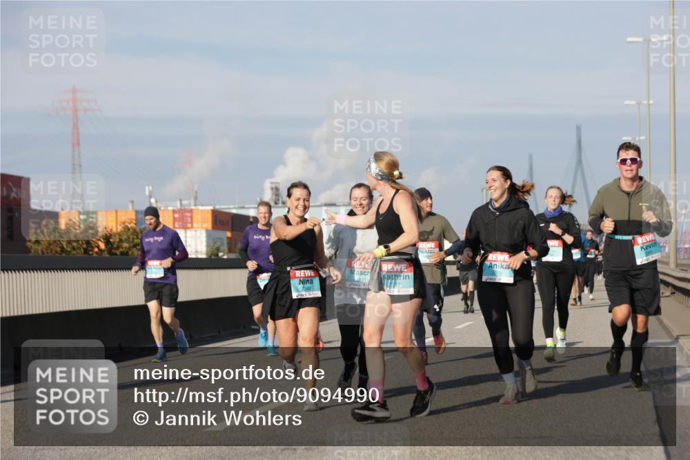 03.10.2025 - Köhlbrandbrückenlauf Jannik Wohlers http://msf.ph/oto/9094990 03.10.2025 10:01:19 Position 3 1831, 670, 2247, 2349 meine-sportfotos.de