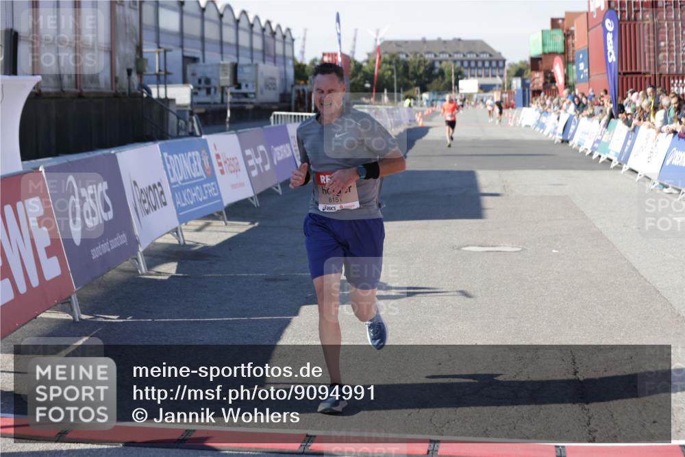 03.10.2025 - Köhlbrandbrückenlauf Jannik Wohlers http://msf.ph/oto/9094991 03.10.2025 12:54:51 Ziel 4079, 6151, 6621 meine-sportfotos.de