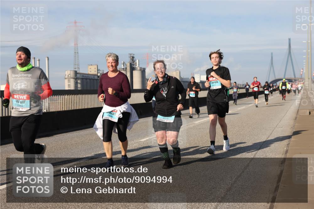 03.10.2025 - Köhlbrandbrückenlauf Lena Gebhardt http://msf.ph/oto/9094994 03.10.2025 10:09:31 Position 2 2365, 2436, 2116, 2631 meine-sportfotos.de