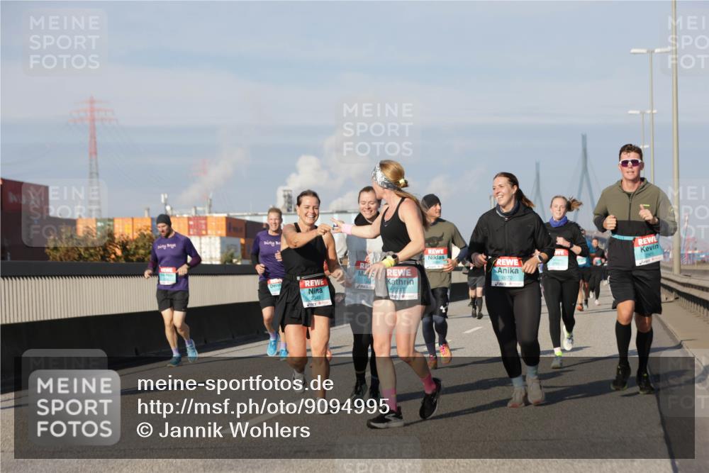 03.10.2025 - Köhlbrandbrückenlauf Jannik Wohlers http://msf.ph/oto/9094995 03.10.2025 10:01:19 Position 3 2349, 2670 meine-sportfotos.de