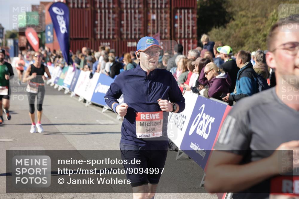 03.10.2025 - Köhlbrandbrückenlauf Jannik Wohlers http://msf.ph/oto/9094997 03.10.2025 13:20:46 Ziel 4476, 4646, 4709, 5480, 5488, 5774, 5918, 5920, 6703, 6777, 6807 meine-sportfotos.de