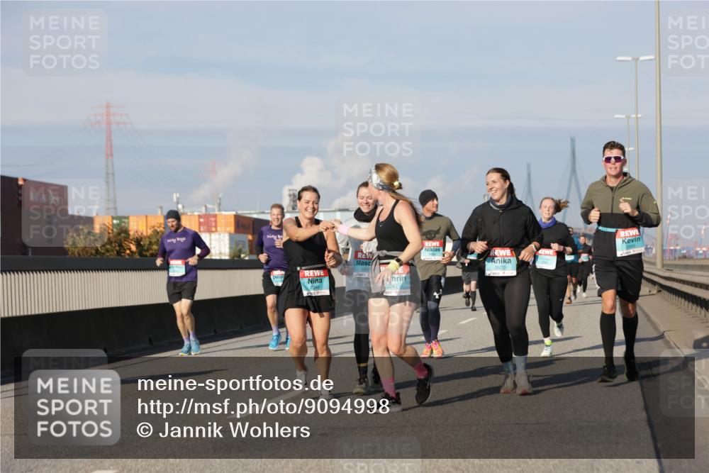 03.10.2025 - Köhlbrandbrückenlauf Jannik Wohlers http://msf.ph/oto/9094998 03.10.2025 10:01:19 Position 3 2349, 1831, 2247, 2670 meine-sportfotos.de