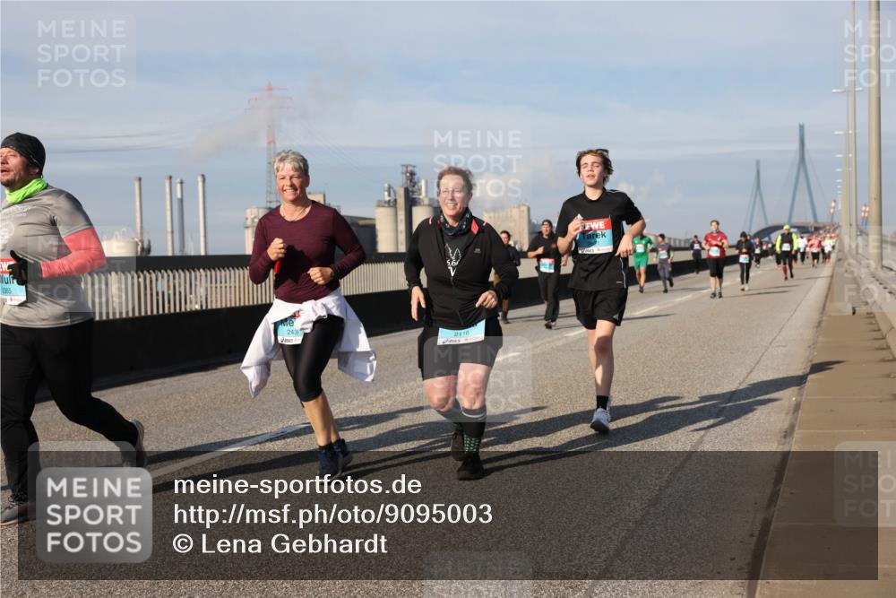 03.10.2025 - Köhlbrandbrückenlauf Lena Gebhardt http://msf.ph/oto/9095003 03.10.2025 10:09:31 Position 2 2965, 2436, 2116 meine-sportfotos.de