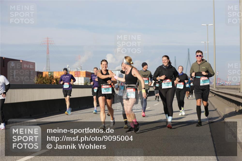 03.10.2025 - Köhlbrandbrückenlauf Jannik Wohlers http://msf.ph/oto/9095004 03.10.2025 10:01:19 Position 3 2349, 2247, 2670 meine-sportfotos.de