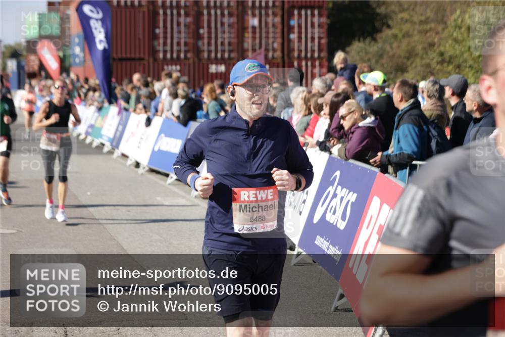 03.10.2025 - Köhlbrandbrückenlauf Jannik Wohlers http://msf.ph/oto/9095005 03.10.2025 13:20:46 Ziel 4476, 4646, 4709, 5480, 5488, 5774, 5918, 5920, 6703, 6777, 6807 meine-sportfotos.de