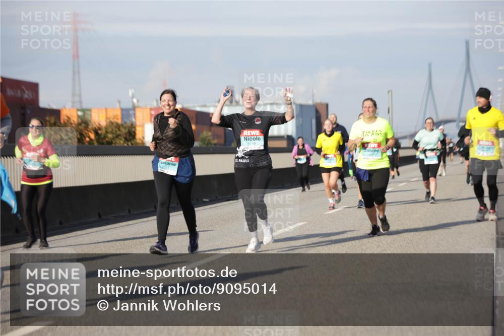 03.10.2025 - Köhlbrandbrückenlauf Jannik Wohlers http://msf.ph/oto/9095014 03.10.2025 10:13:09 Position 3 1749, 2041 meine-sportfotos.de