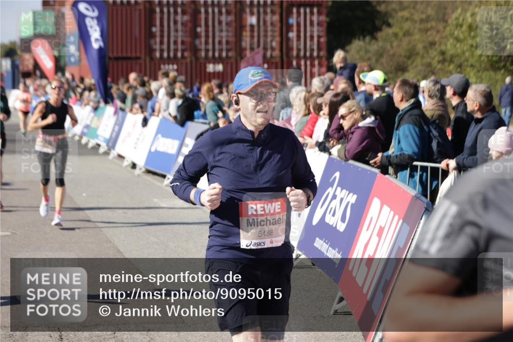 03.10.2025 - Köhlbrandbrückenlauf Jannik Wohlers http://msf.ph/oto/9095015 03.10.2025 13:20:46 Ziel 4476, 4646, 4709, 5480, 5488, 5774, 5918, 5920, 6703, 6777, 6807 meine-sportfotos.de