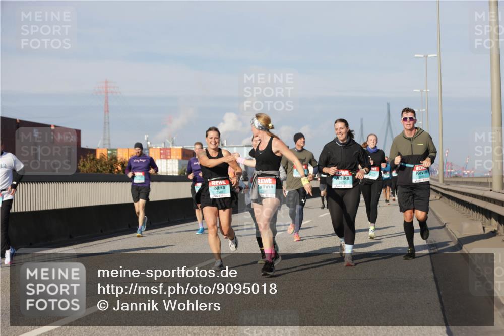 03.10.2025 - Köhlbrandbrückenlauf Jannik Wohlers http://msf.ph/oto/9095018 03.10.2025 10:01:19 Position 3 2349, 2247, 2670, 127 meine-sportfotos.de