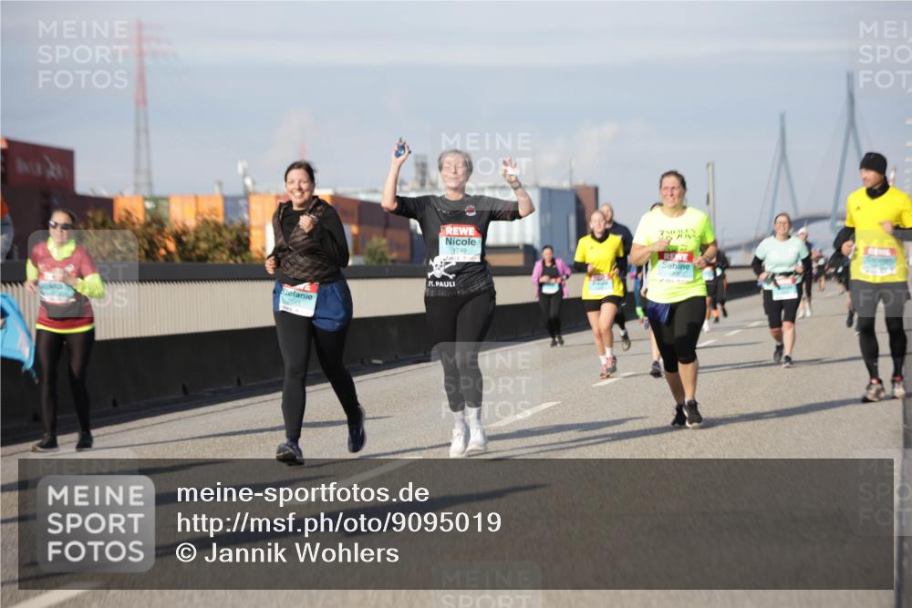 03.10.2025 - Köhlbrandbrückenlauf Jannik Wohlers http://msf.ph/oto/9095019 03.10.2025 10:13:09 Position 3 1749, 2041 meine-sportfotos.de