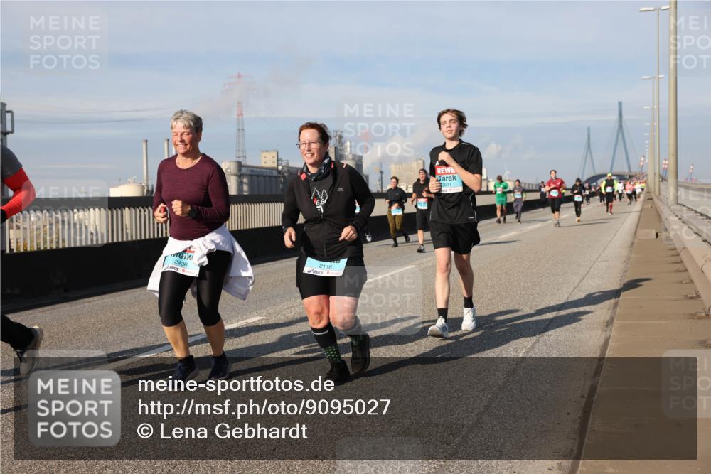 03.10.2025 - Köhlbrandbrückenlauf Lena Gebhardt http://msf.ph/oto/9095027 03.10.2025 10:09:32 Position 2 2436, 2116, 2631 meine-sportfotos.de