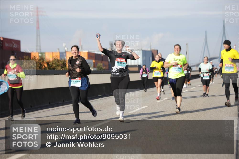 03.10.2025 - Köhlbrandbrückenlauf Jannik Wohlers http://msf.ph/oto/9095031 03.10.2025 10:13:09 Position 3 2041, 1749, 1800 meine-sportfotos.de