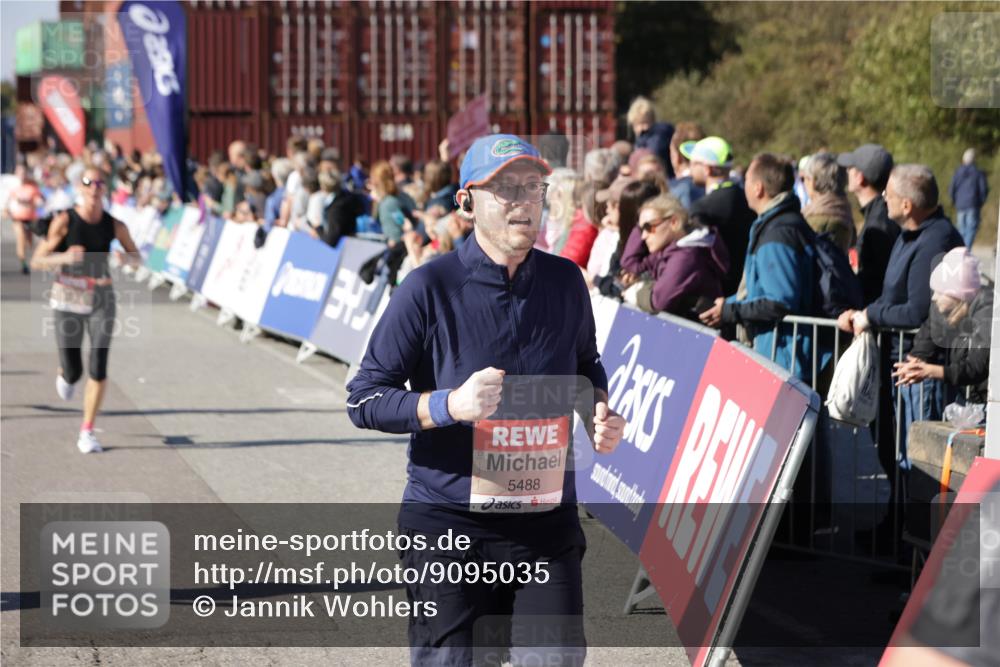 03.10.2025 - Köhlbrandbrückenlauf Jannik Wohlers http://msf.ph/oto/9095035 03.10.2025 13:20:46 Ziel 4476, 4646, 4709, 5480, 5488, 5774, 5918, 5920, 6703, 6777, 6807 meine-sportfotos.de