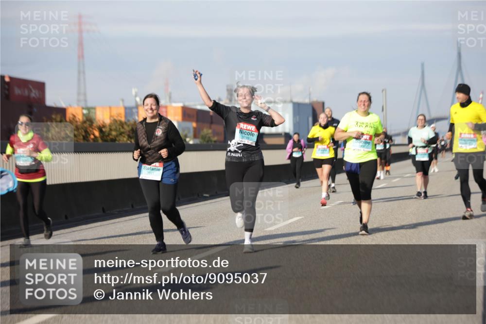 03.10.2025 - Köhlbrandbrückenlauf Jannik Wohlers http://msf.ph/oto/9095037 03.10.2025 10:13:10 Position 3 2041, 1749 meine-sportfotos.de