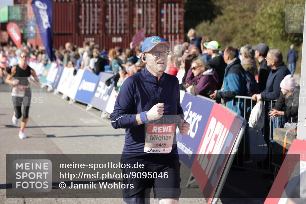 03.10.2025 - Köhlbrandbrückenlauf Jannik Wohlers http://msf.ph/oto/9095046 03.10.2025 13:20:46 Ziel 4476, 4646, 4709, 5480, 5488, 5774, 5918, 5920, 6703, 6777, 6807 meine-sportfotos.de