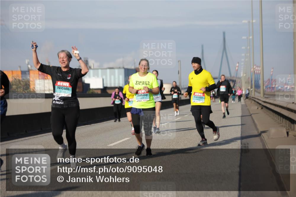 03.10.2025 - Köhlbrandbrückenlauf Jannik Wohlers http://msf.ph/oto/9095048 03.10.2025 10:13:10 Position 3 1749, 1800 meine-sportfotos.de