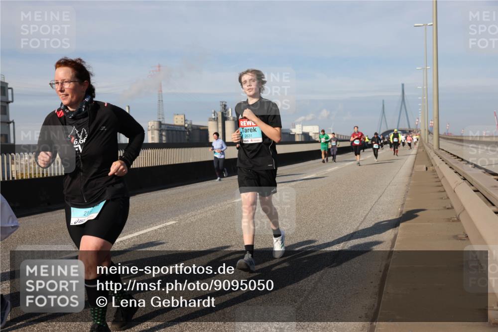 03.10.2025 - Köhlbrandbrückenlauf Lena Gebhardt http://msf.ph/oto/9095050 03.10.2025 10:09:33 Position 2 21, 2631 meine-sportfotos.de
