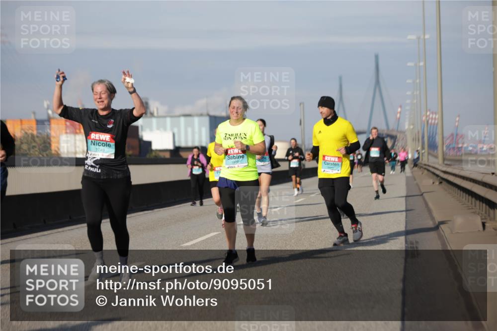 03.10.2025 - Köhlbrandbrückenlauf Jannik Wohlers http://msf.ph/oto/9095051 03.10.2025 10:13:10 Position 3 1749, 1800 meine-sportfotos.de