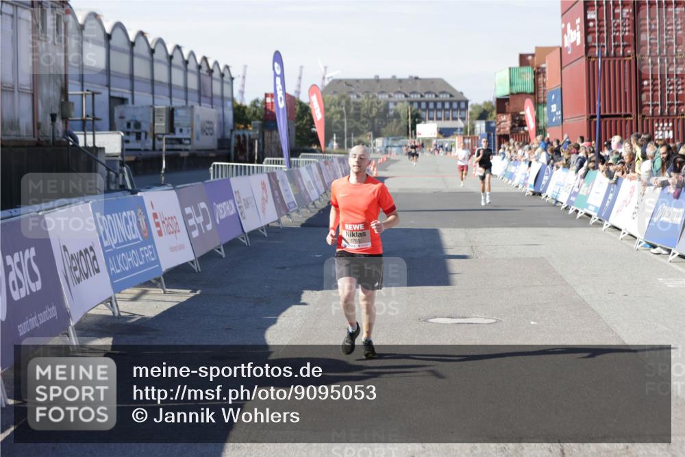 03.10.2025 - Köhlbrandbrückenlauf Jannik Wohlers http://msf.ph/oto/9095053 03.10.2025 12:55:00 Ziel 5765, 6151 meine-sportfotos.de