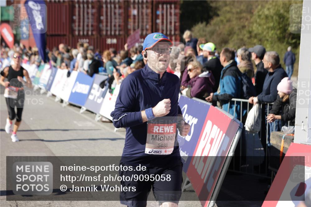03.10.2025 - Köhlbrandbrückenlauf Jannik Wohlers http://msf.ph/oto/9095058 03.10.2025 13:20:46 Ziel 4476, 4646, 4709, 5480, 5488, 5774, 5918, 5920, 6703, 6777, 6807 meine-sportfotos.de