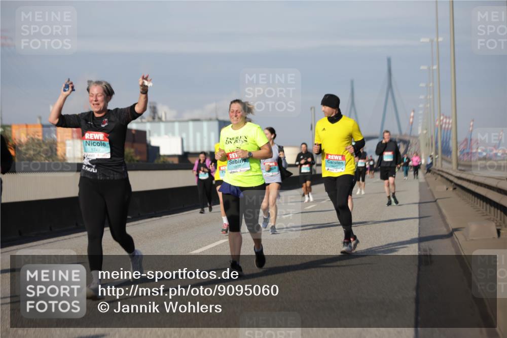 03.10.2025 - Köhlbrandbrückenlauf Jannik Wohlers http://msf.ph/oto/9095060 03.10.2025 10:13:11 Position 3 1749, 29, 1800 meine-sportfotos.de