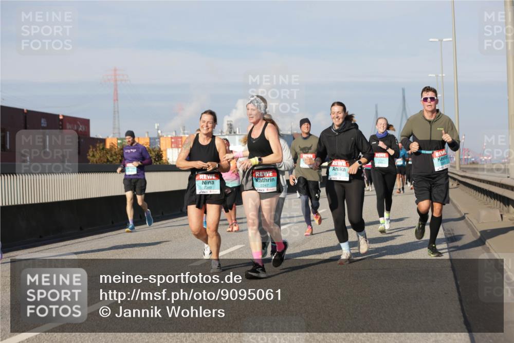 03.10.2025 - Köhlbrandbrückenlauf Jannik Wohlers http://msf.ph/oto/9095061 03.10.2025 10:01:20 Position 3 2349, 2247, 2670 meine-sportfotos.de