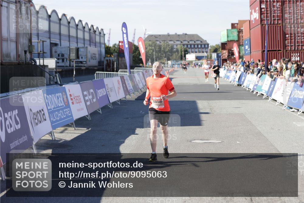 03.10.2025 - Köhlbrandbrückenlauf Jannik Wohlers http://msf.ph/oto/9095063 03.10.2025 12:55:00 Ziel 5765, 6151 meine-sportfotos.de