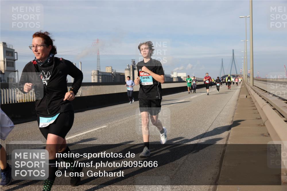 03.10.2025 - Köhlbrandbrückenlauf Lena Gebhardt http://msf.ph/oto/9095066 03.10.2025 10:09:33 Position 2 21, 2631 meine-sportfotos.de