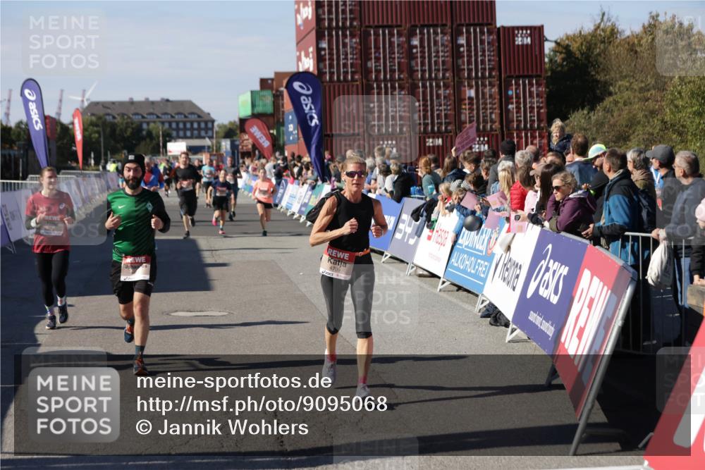 03.10.2025 - Köhlbrandbrückenlauf Jannik Wohlers http://msf.ph/oto/9095068 03.10.2025 13:20:48 Ziel 4476, 4646, 4709, 4915, 4916, 5084, 5480, 5488, 5774, 5918, 5920, 6703, 6777 meine-sportfotos.de