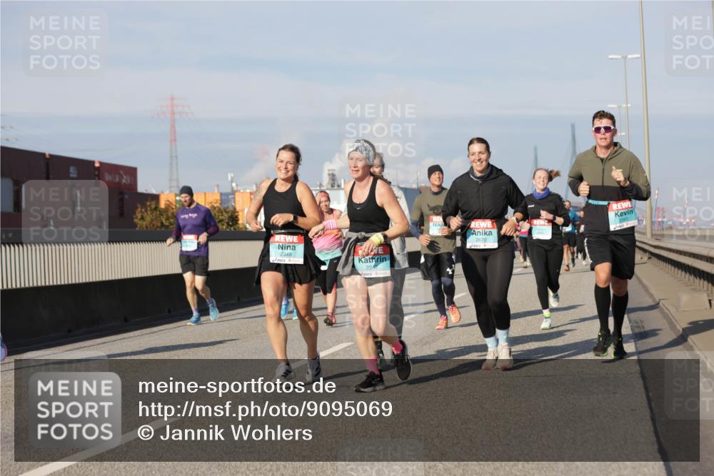 03.10.2025 - Köhlbrandbrückenlauf Jannik Wohlers http://msf.ph/oto/9095069 03.10.2025 10:01:20 Position 3 2349, 2247, 2670 meine-sportfotos.de
